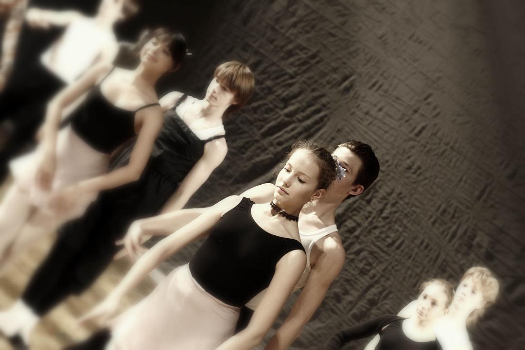 《跳芭蕾舞的男孩》海报第30张图片