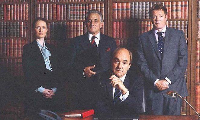 《是，首相现代版》海报