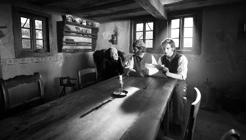 《另一个故乡》剧照第18张图片