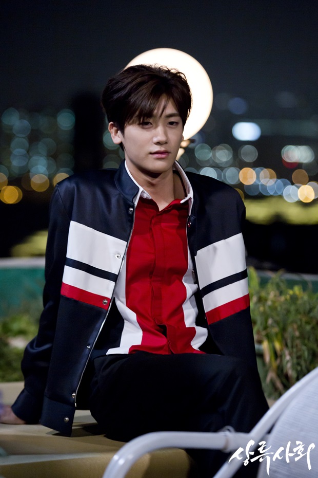 《上流社会》海报第51张图片