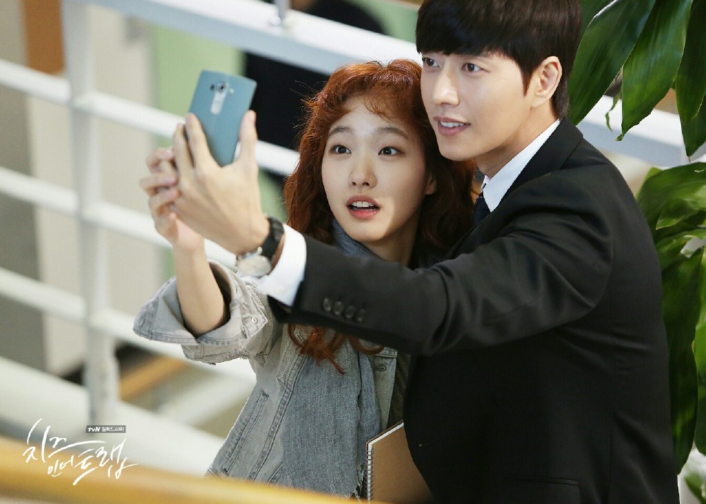 《奶酪陷阱》海报第36张图片