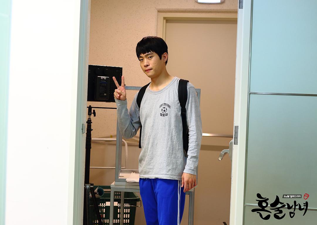 《独酌男女》海报第21张图片