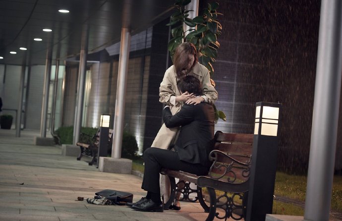 《通往机场的路》剧照第22张图片