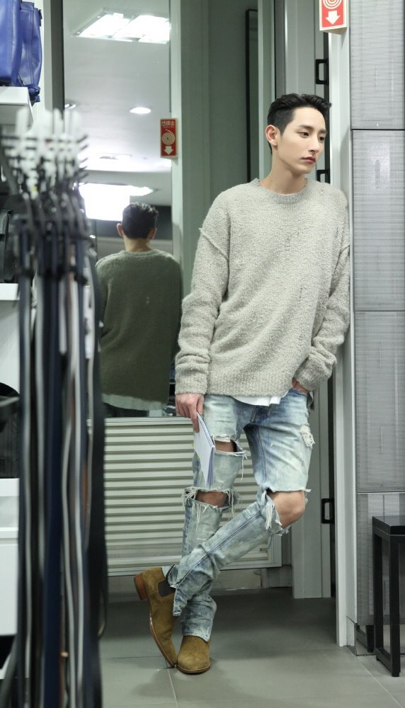 《住在我家的男人》剧照第5张图片