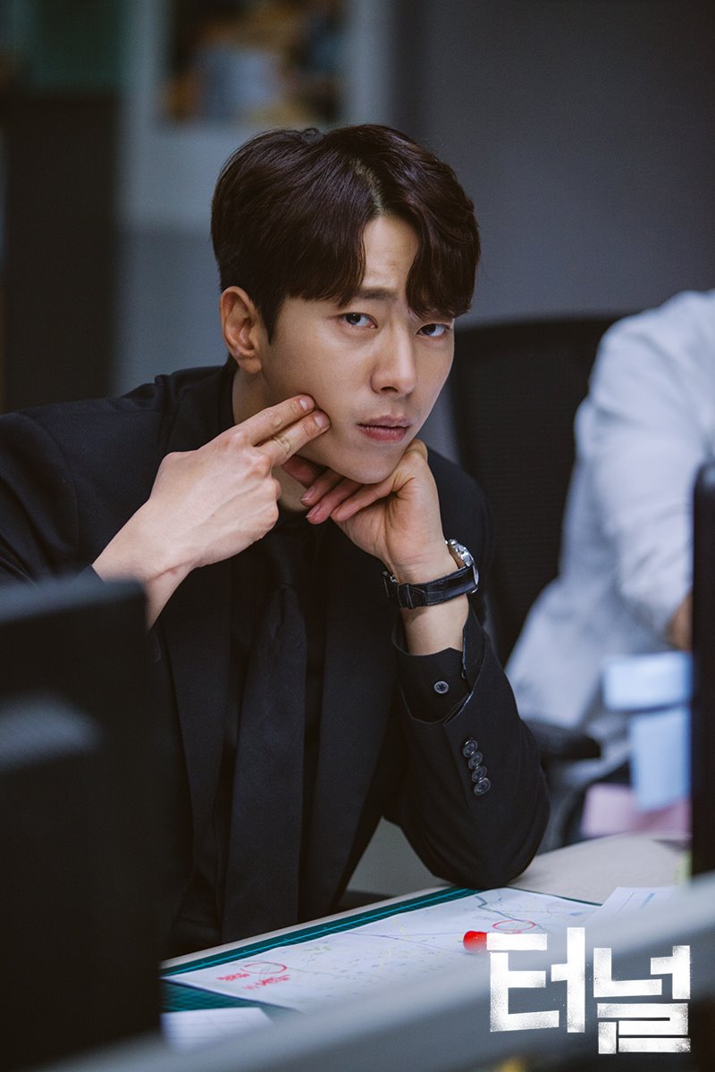 《隧道》剧照第44张图片 《隧道》剧照第44张图片