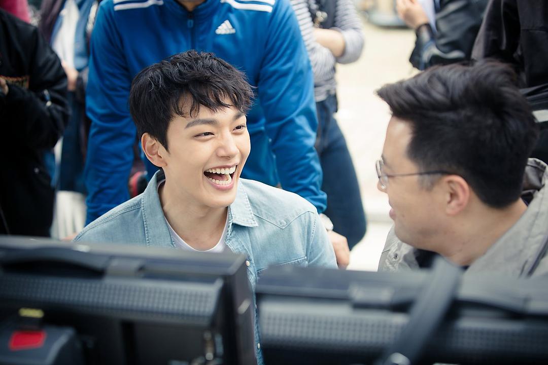 《Circle：相连的两个世界》剧照第38张图片