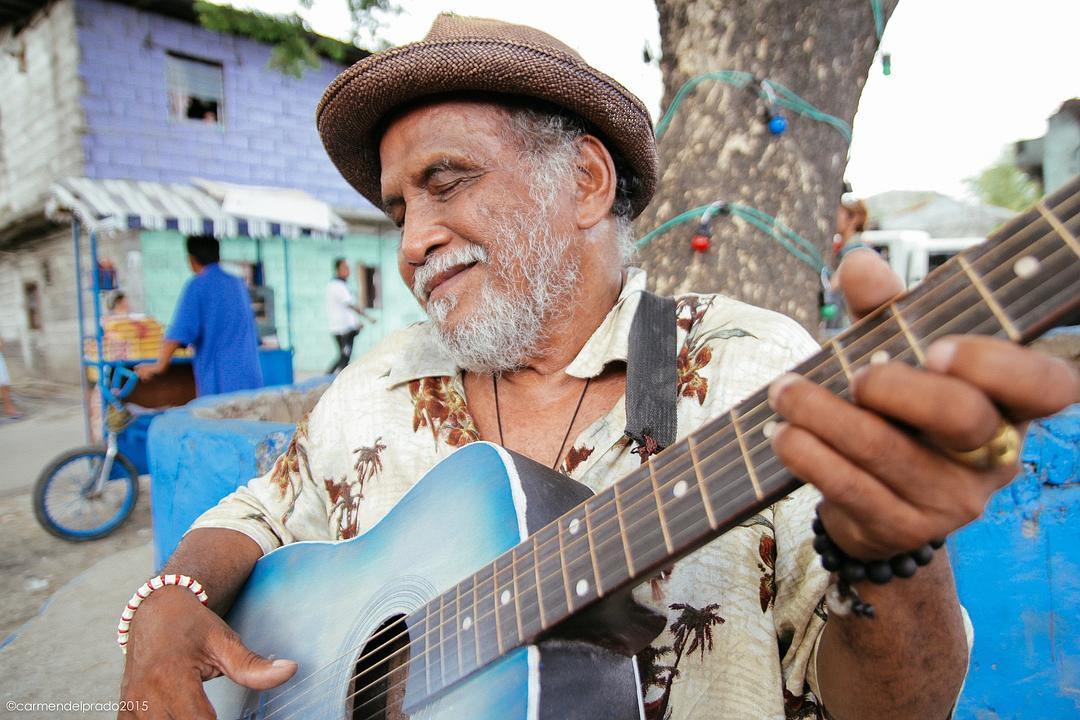 《布兰卡和弹吉他的人》海报第2张图片