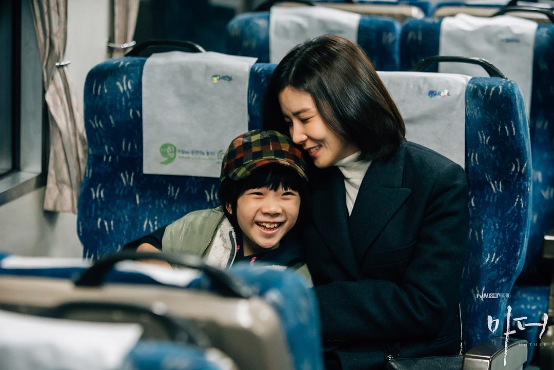 《母亲》海报第21张图片