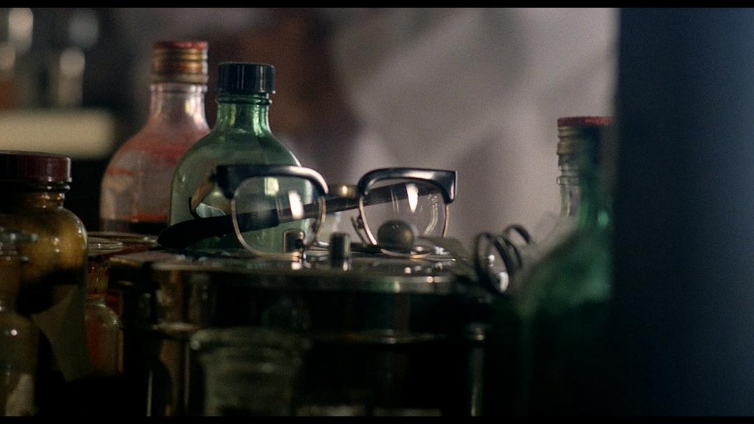 《海滩的一天》海报第46张图片