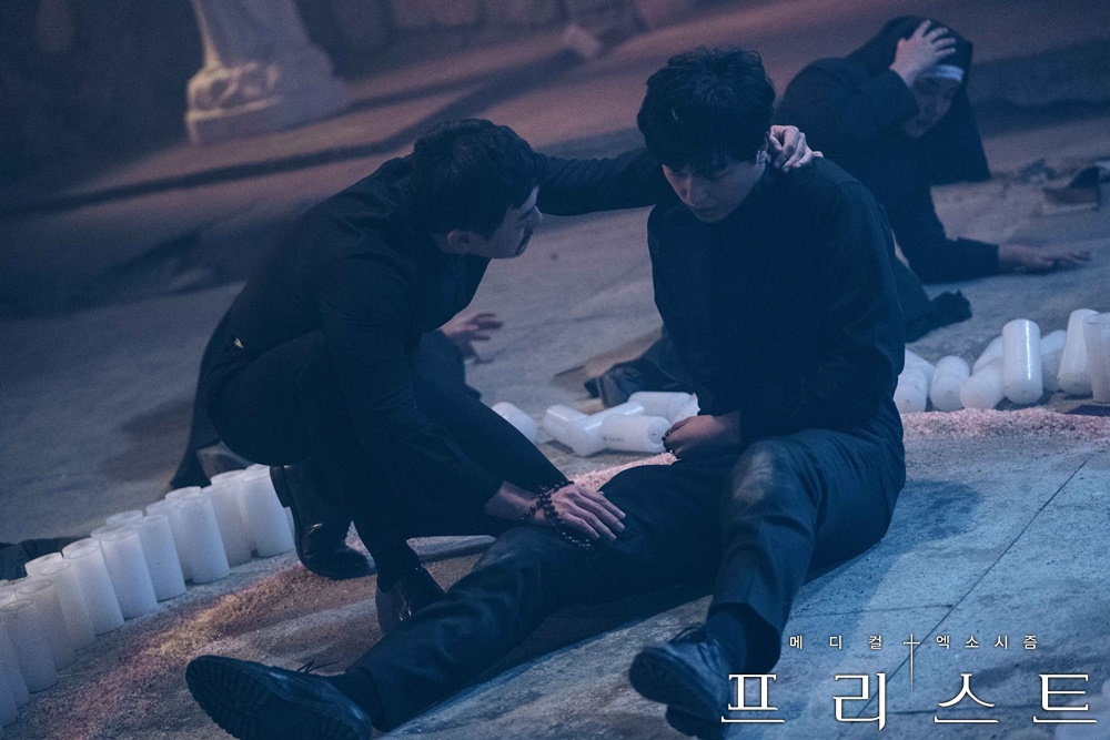 《司祭》剧照第56张图片