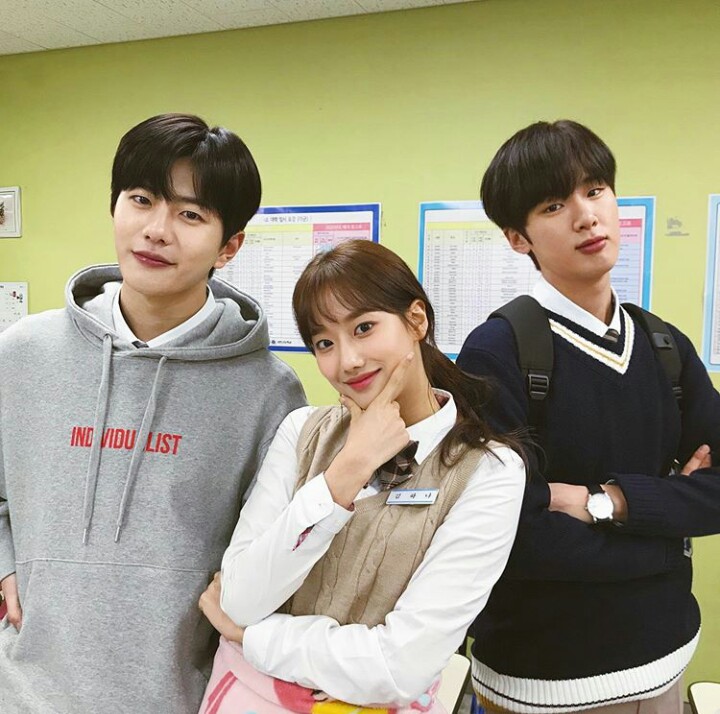 《十八岁第二季》海报第4张图片