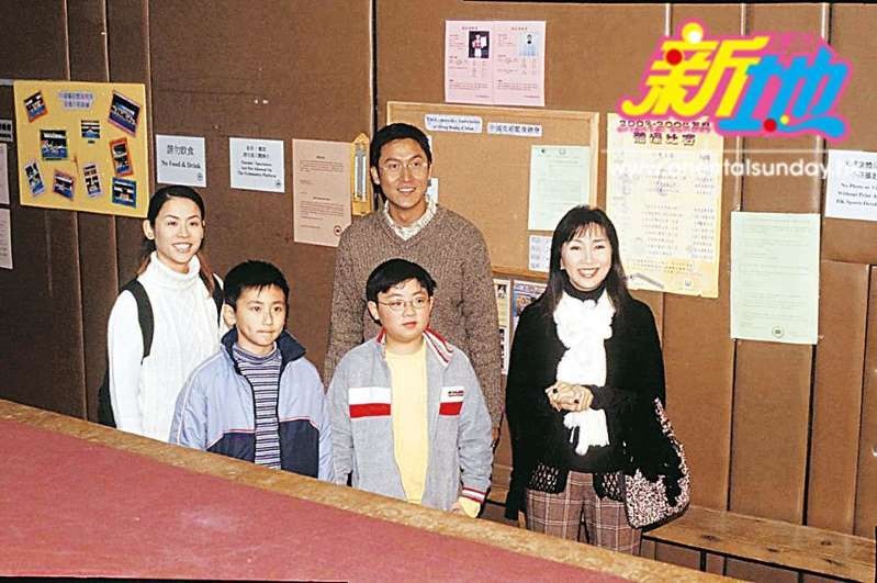 《一屋两家三姓人》海报