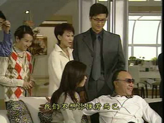 《谜情家族》海报第60张图片