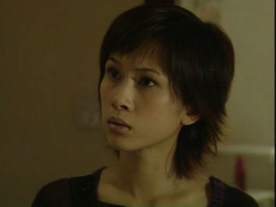 《谜情家族》海报第9张图片