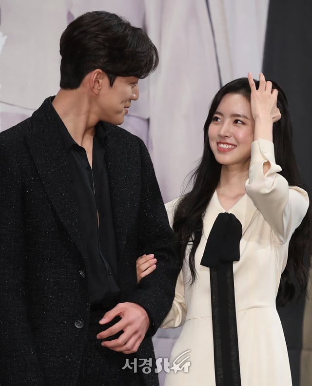 《抉择：女人们的战争》剧照