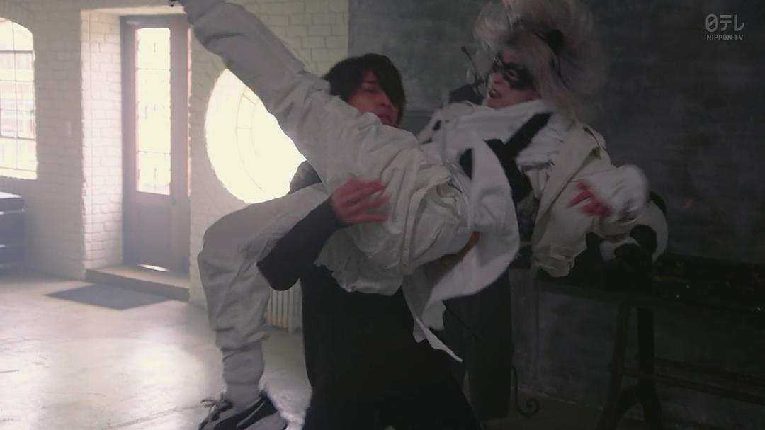 《在不白不黑的世界里，熊猫笑了》海报第57张图片