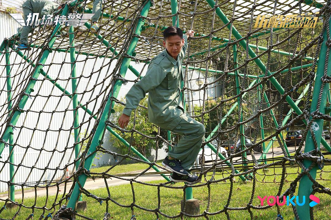 《机场特警》海报第18张图片