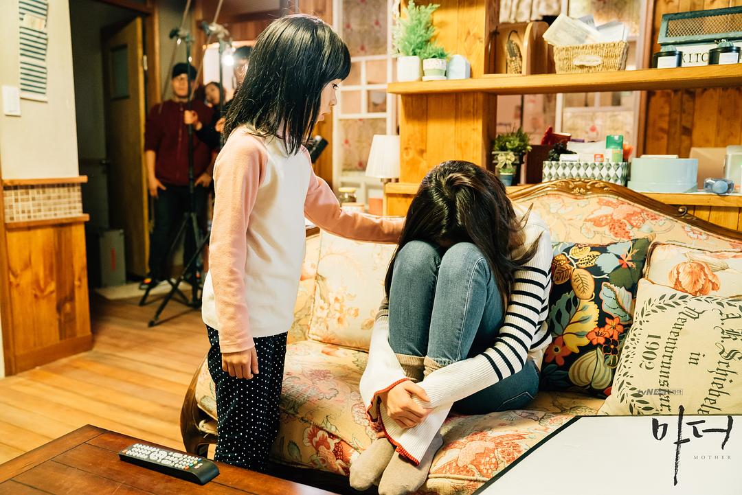 《母亲》海报第34张图片