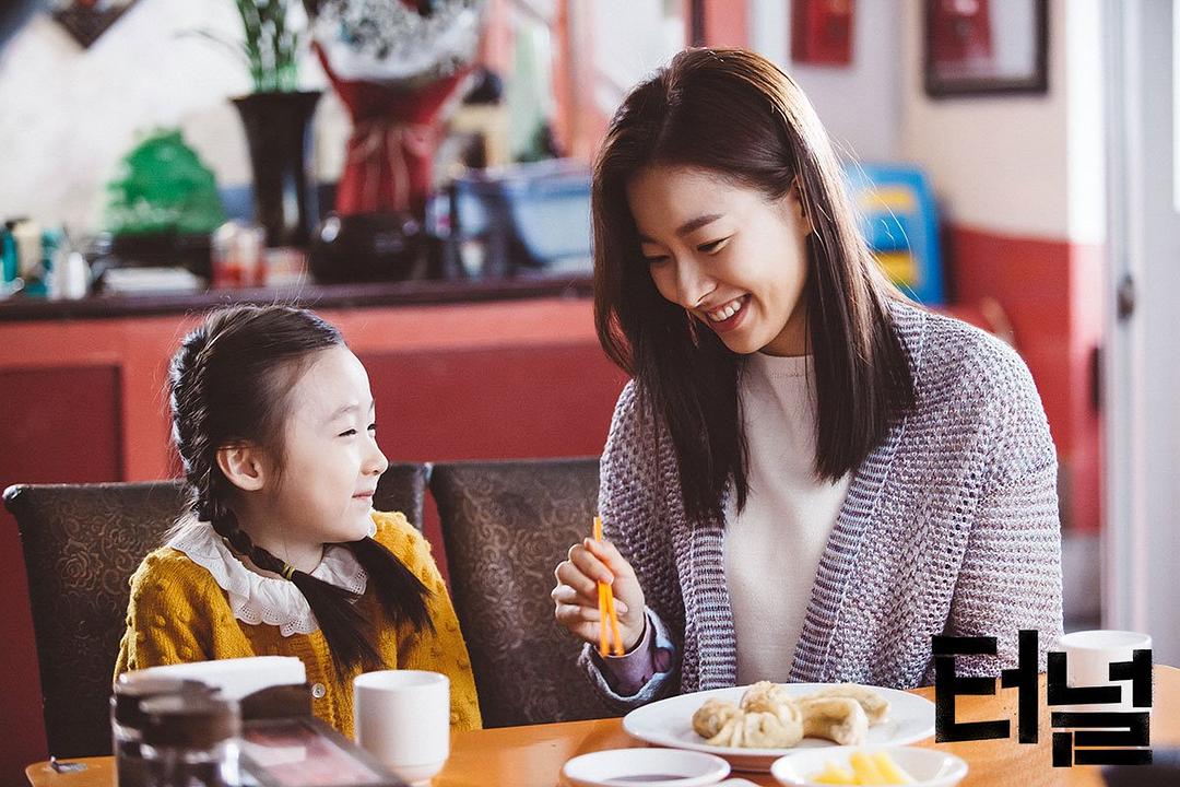 《隧道》剧照第10张图片 《隧道》剧照第10张图片