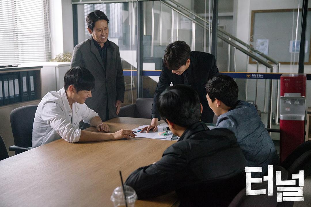 《隧道》剧照第41张图片 《隧道》剧照第41张图片